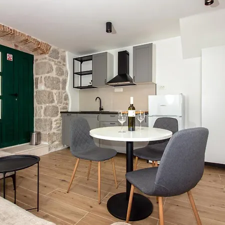 Maki Stone House - Parking On Request ! * Split