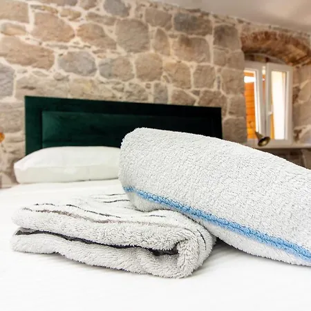 Maki Stone House - Parking On Request ! * Split