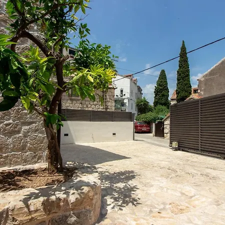 Maki Stone House - Parking On Request ! Split