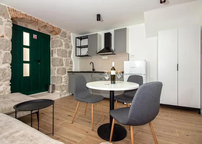 Maki Stone House - Parking On Request ! * Split