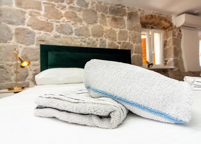 Maki Stone House - Parking On Request ! * Split