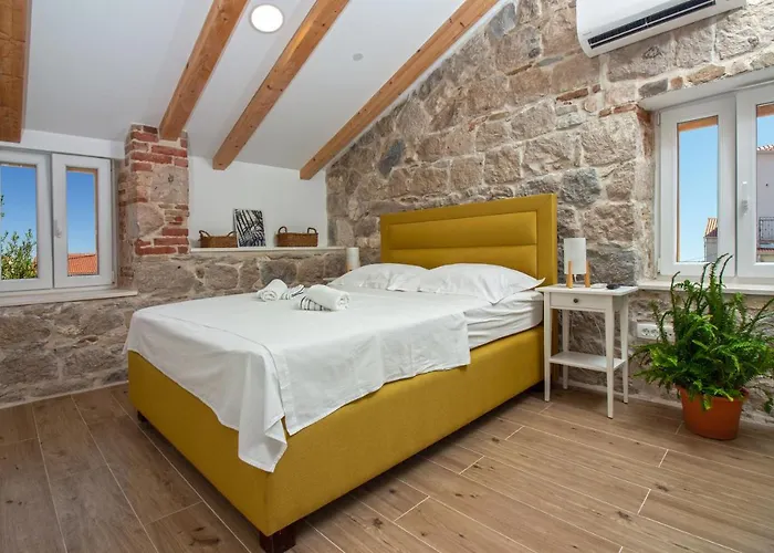 Maki Stone House - Parking On Request ! *