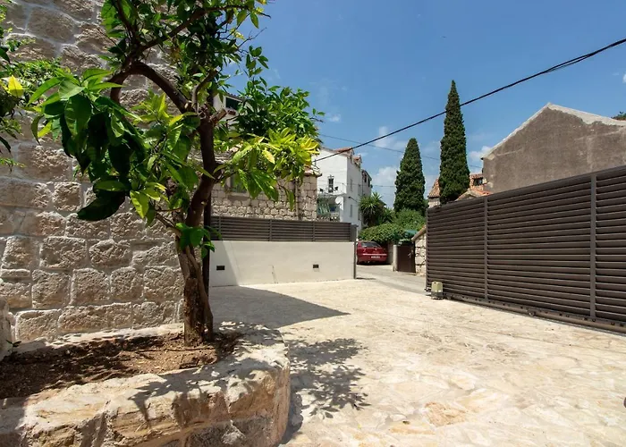 Maki Stone House - Parking On Request ! Split