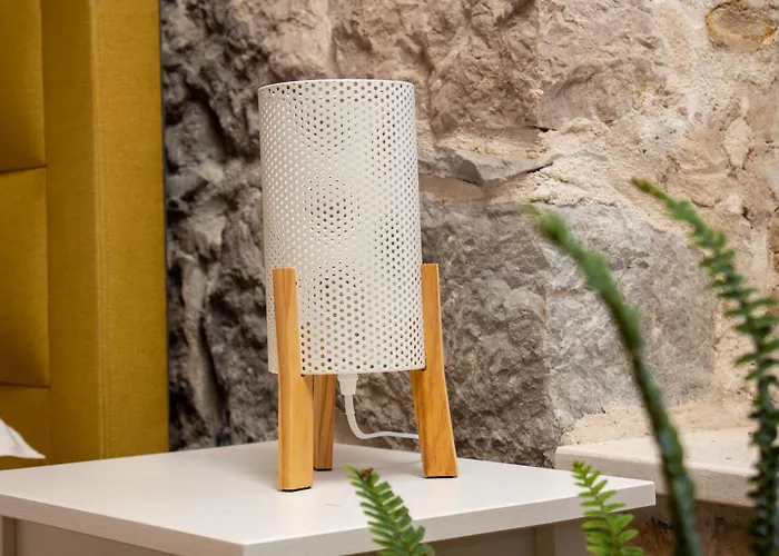 Maki Stone House - Parking On Request !