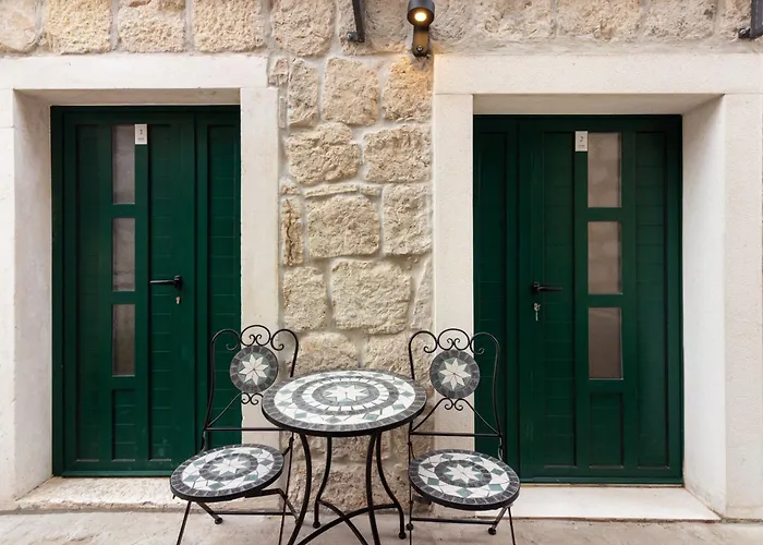 Maki Stone House - Parking On Request ! *