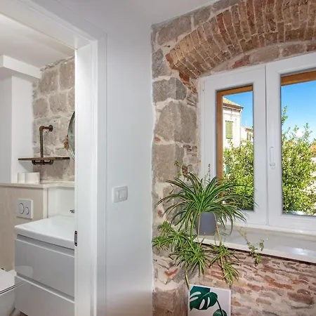Maki Stone House - Parking On Request ! *