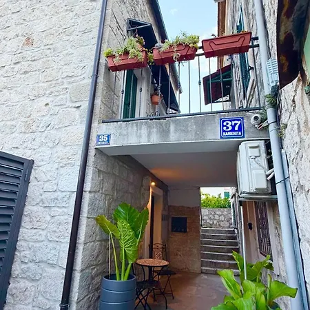Apartmán Maki Stone House - Parking On Request ! *