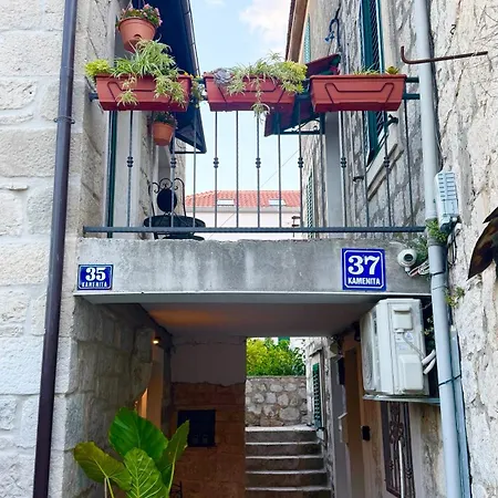 Apartament Maki Stone House - Parking On Request !