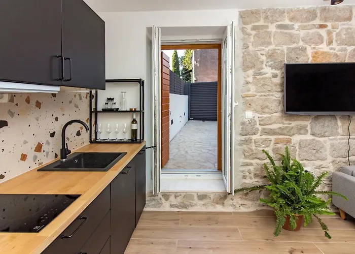 Maki Stone House - Parking On Request ! * Split