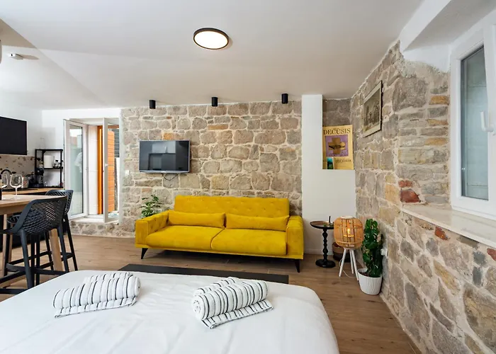 Maki Stone House - Parking On Request ! * Split