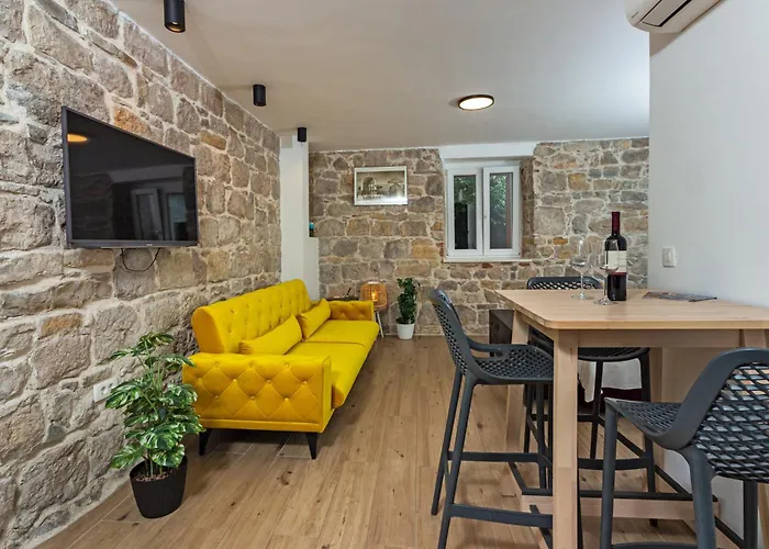 Maki Stone House - Parking On Request ! Split