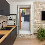Maki Stone House - Parking On Request ! * スプリト