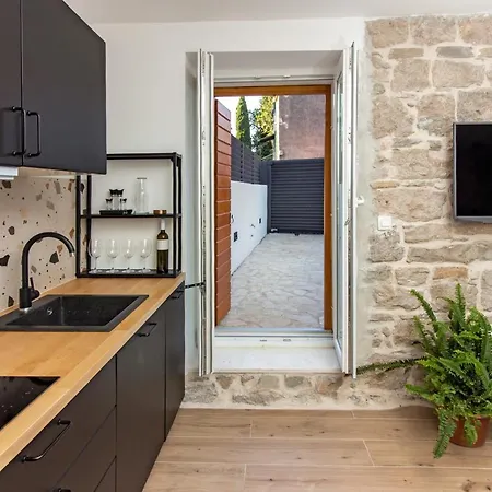 Maki Stone House - Parking On Request ! * سبليت