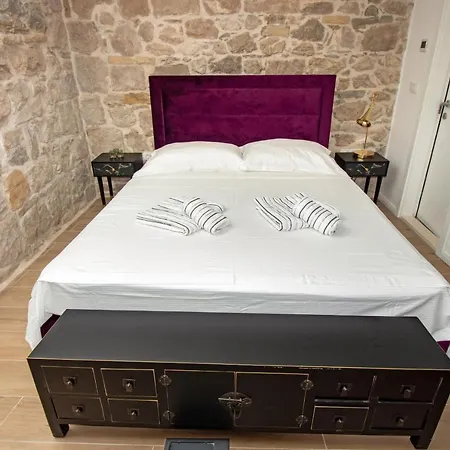 Maki Stone House - Parking On Request !