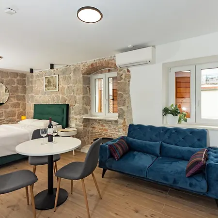 Maki Stone House - Parking On Request ! شقة سبليت